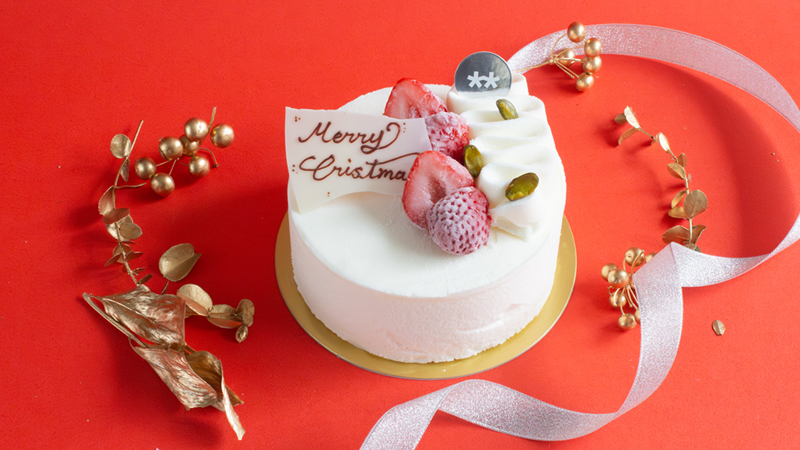 濃いイチゴとミルクのアイスクリームケーキ