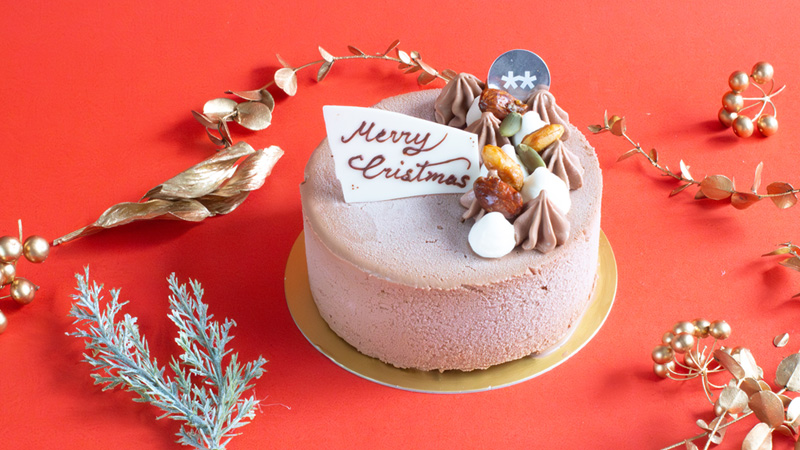 濃いイチゴとミルクのアイスクリームケーキ